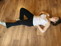 Buzymum - extend leg while holding torso