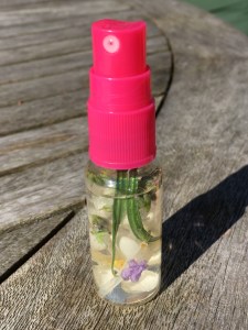 Buzymum - Water infused with scented flowers and leaves