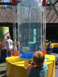 Buzymum - Turn the wheel to make a whirl pool