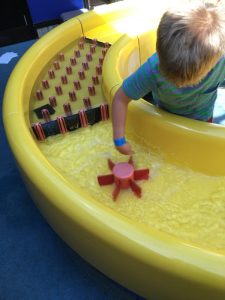 Buzymum - The Boy playing with water at the Discovery Centre