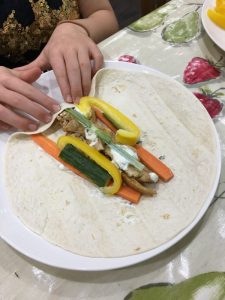 Buzymum - Making bbq chicken wraps
