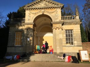Buzymum - Fun with Widow Twanky's washing line!