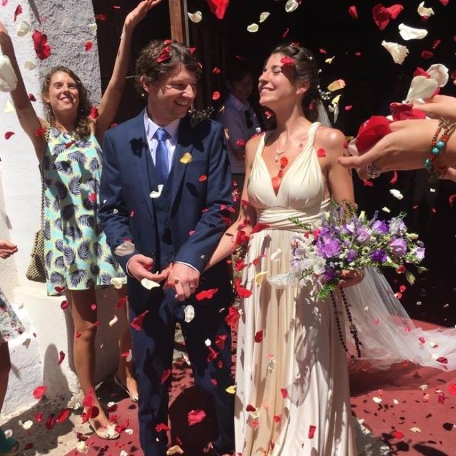 Buzymum - Leaving the church, just married!