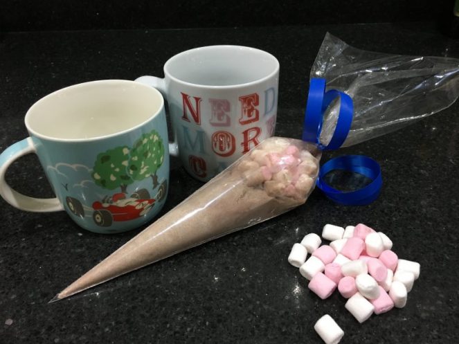Buzymum - Hot chocolate and mug party gift