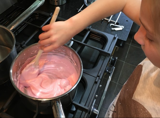 Buzymum - K stirring the marshmallow mix