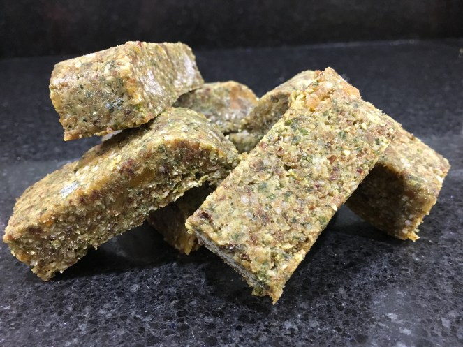 Buzymum - Energy bars made with kale, dried fruit and nuts